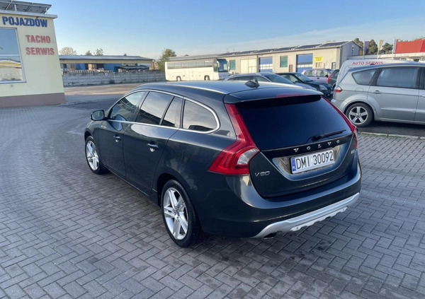 Volvo V60 cena 33900 przebieg: 290000, rok produkcji 2011 z Środa Wielkopolska małe 67